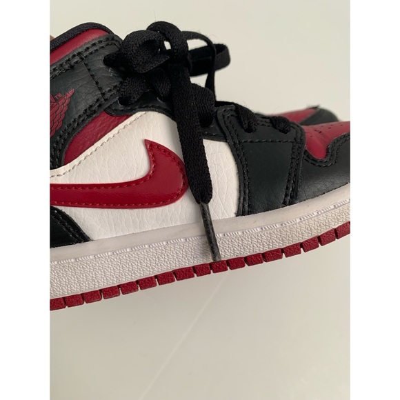 Kids Jordan 1’s - Picture 6 of 7